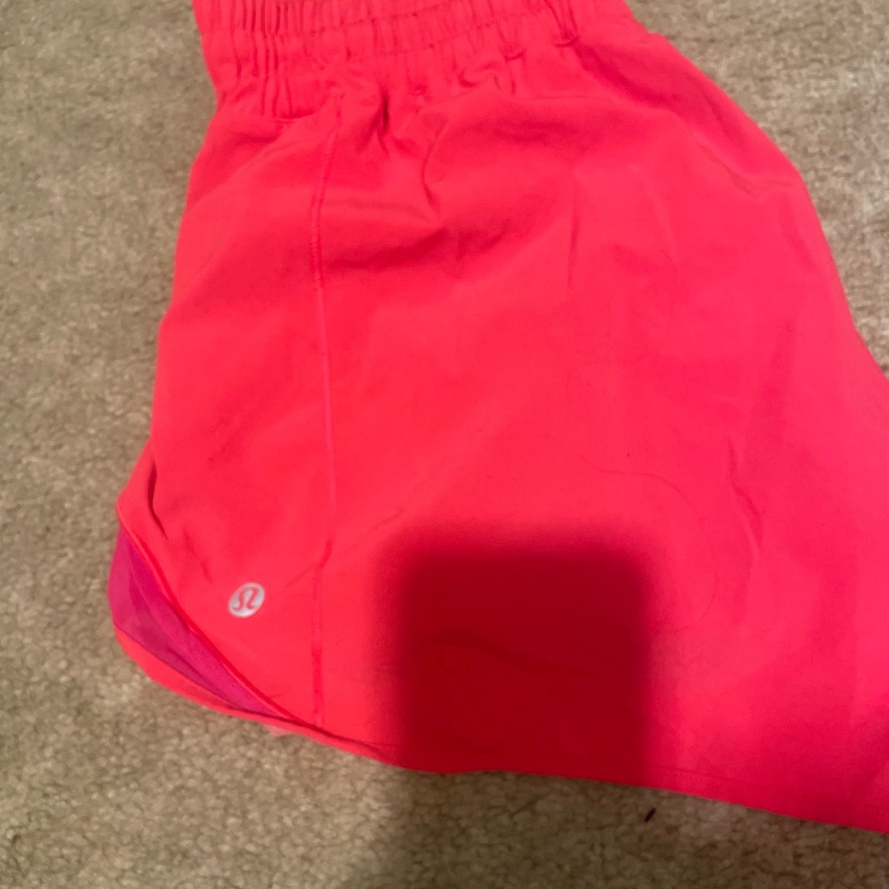 Lululemon hot pink Hotty Hot 4in